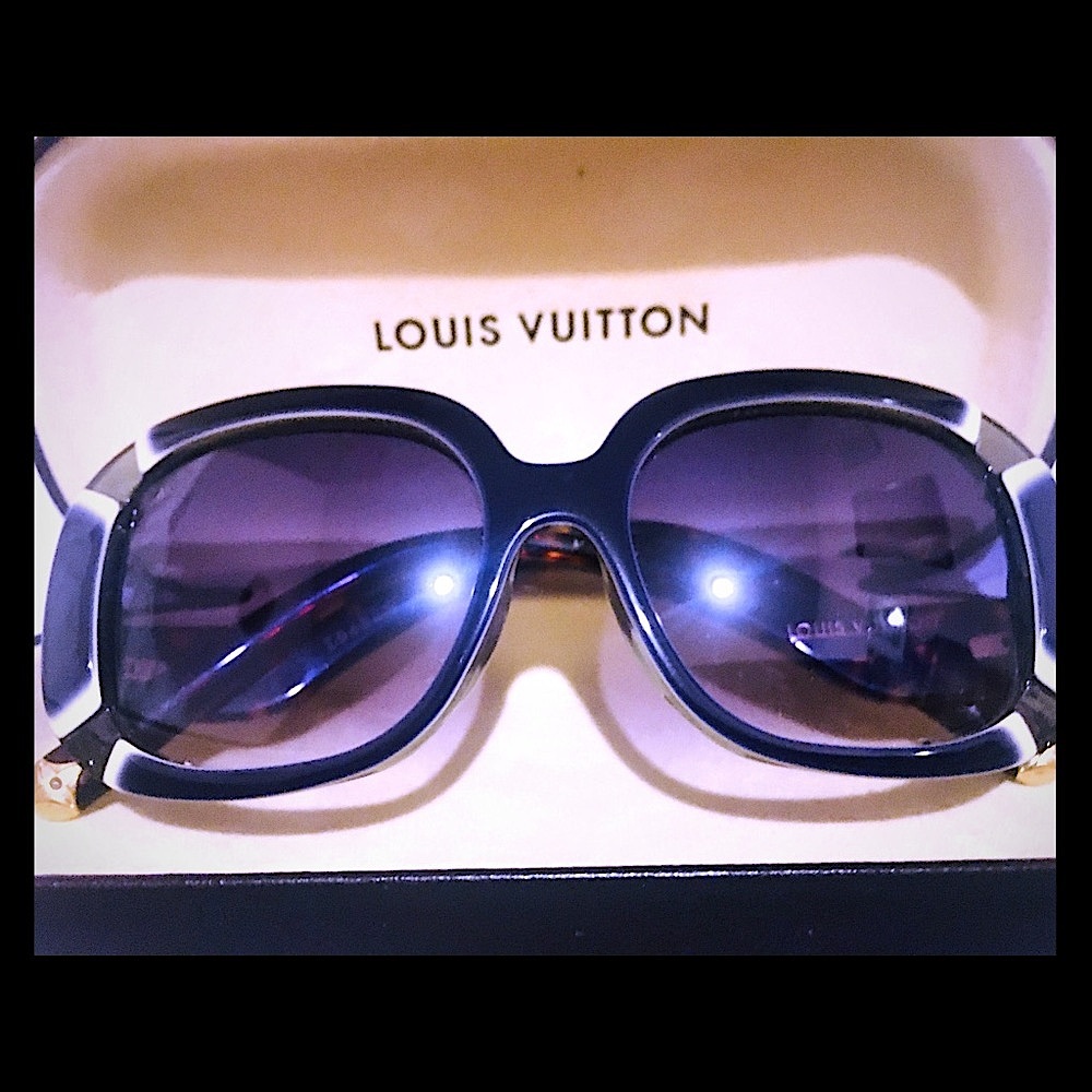 Authentic Louis Vuitton Lunette 🕶 Blue.